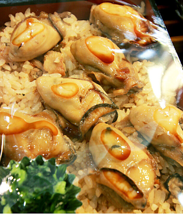 ・かきめし弁当 大(1折)…1,620円
・かきの燻製オリーブオイル漬(1個)…1,080円